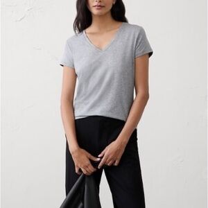 Banana Republic Light Gray V-Neck Tee TIMELESS V-NECK T-SHIRT